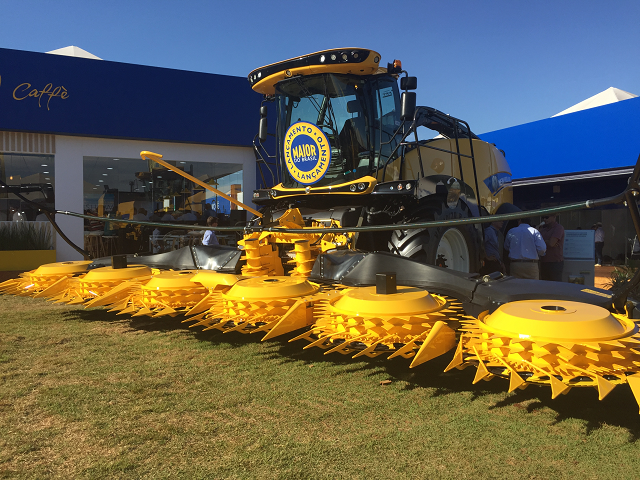 New Holland, forrageira